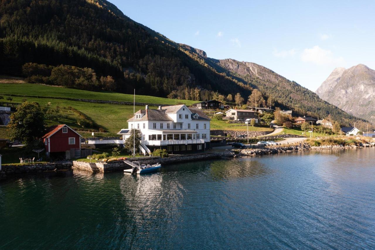 Fjaerland Fjordstove Hotell - Huseby Hotelldrift As エクステリア 写真