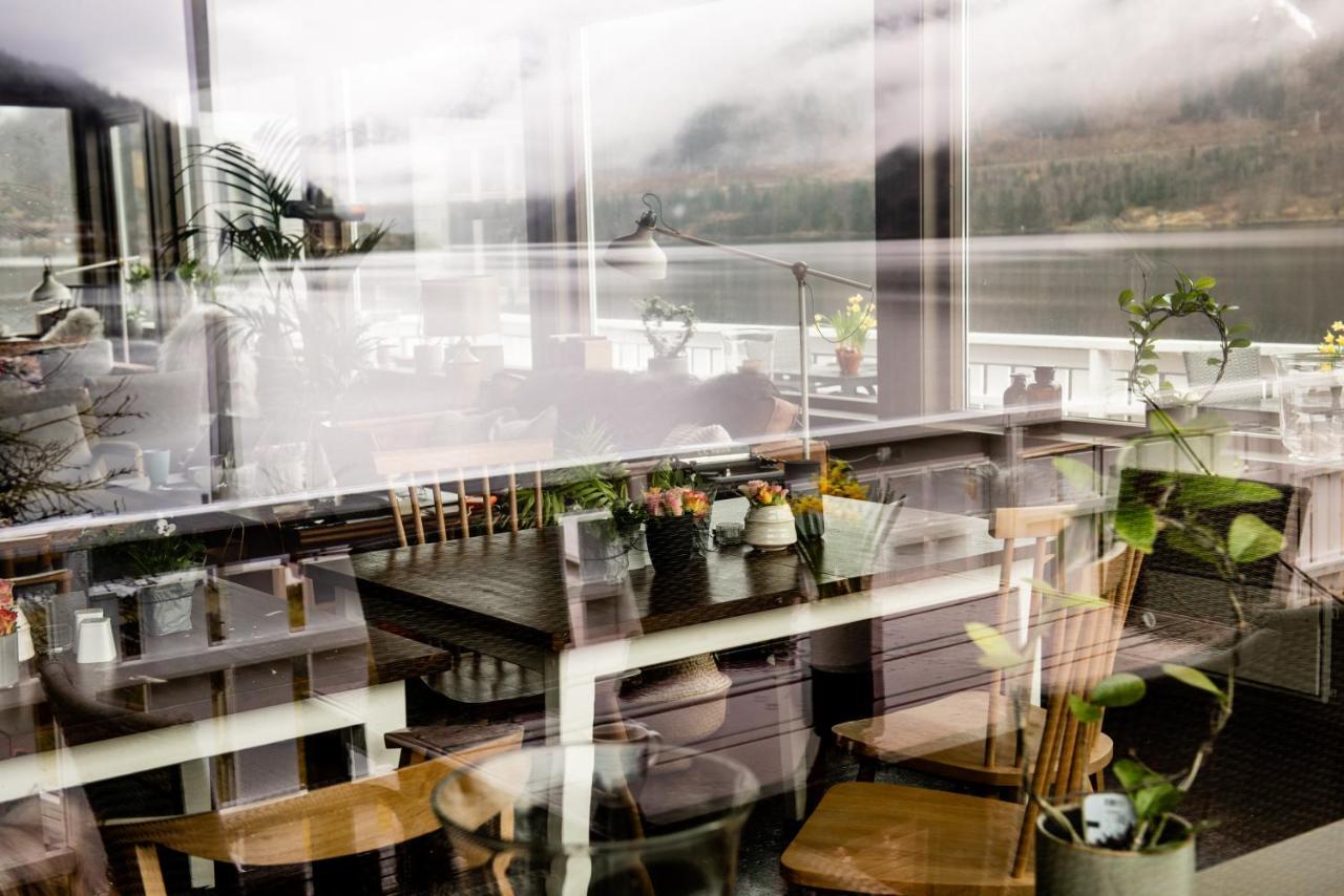 Fjaerland Fjordstove Hotell - Huseby Hotelldrift As エクステリア 写真