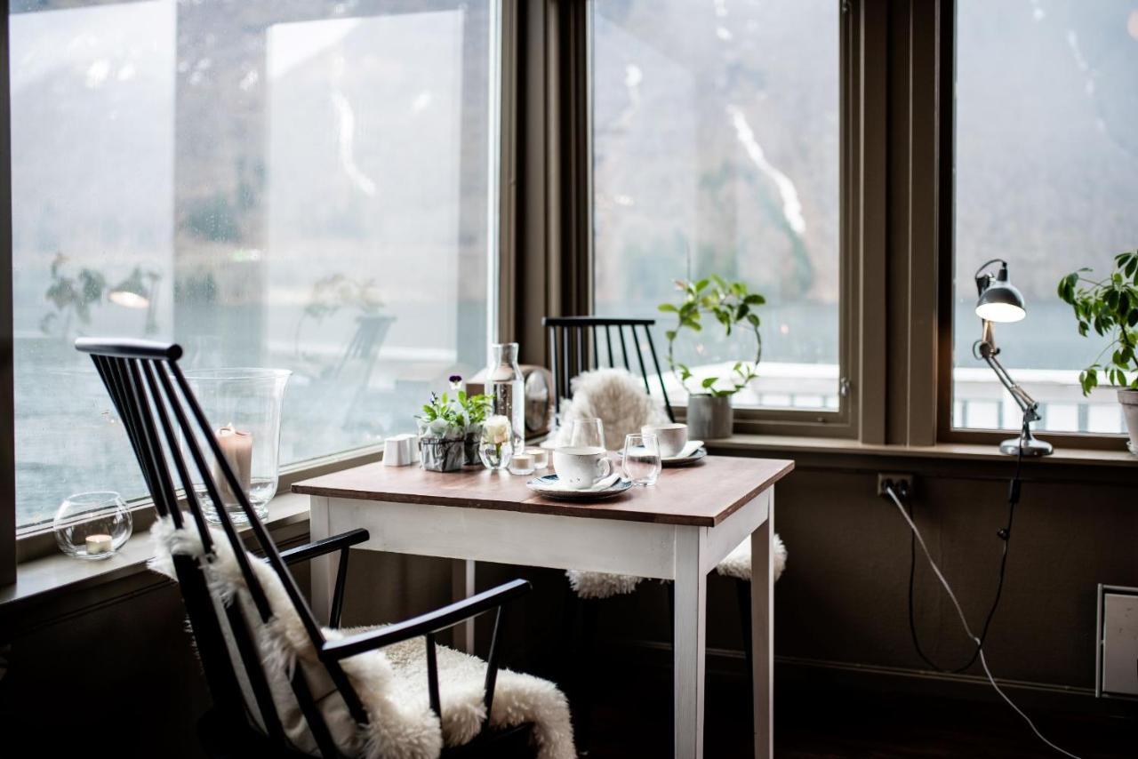 Fjaerland Fjordstove Hotell - Huseby Hotelldrift As エクステリア 写真