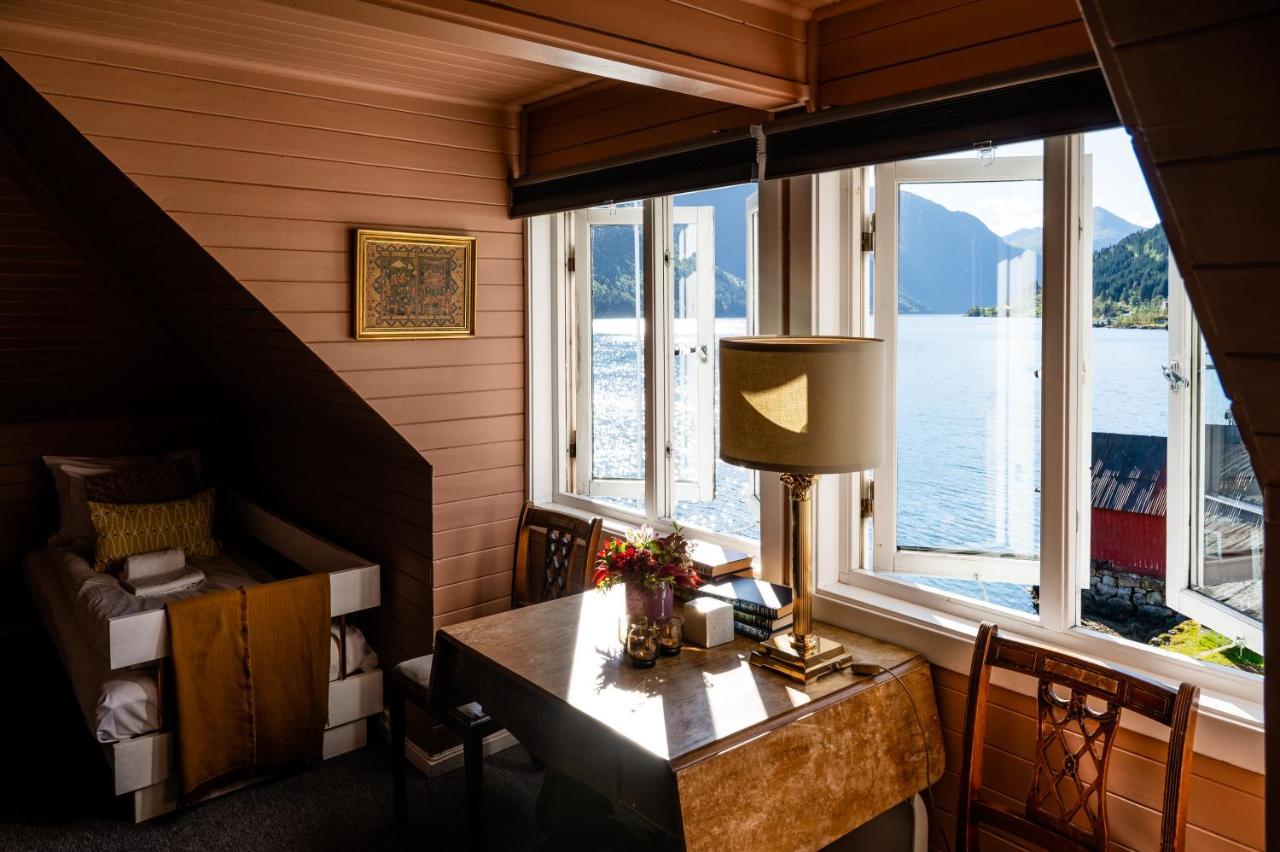 Fjaerland Fjordstove Hotell - Huseby Hotelldrift As エクステリア 写真