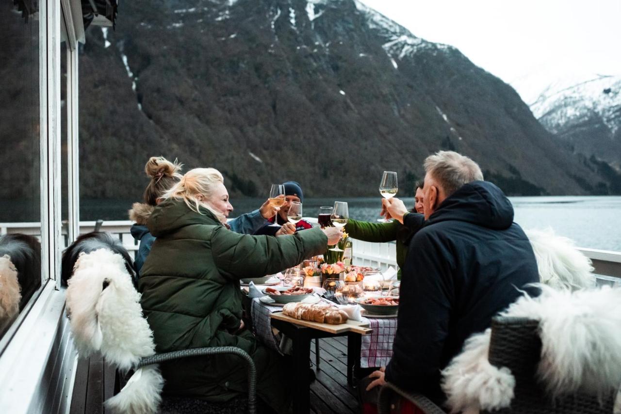 Fjaerland Fjordstove Hotell - Huseby Hotelldrift As エクステリア 写真